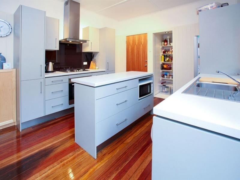 10 Mar Street, Holland Park QLD 4121