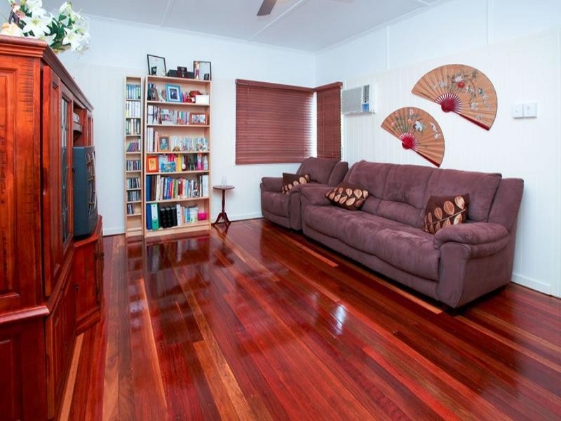 10 Mar Street, Holland Park QLD 4121