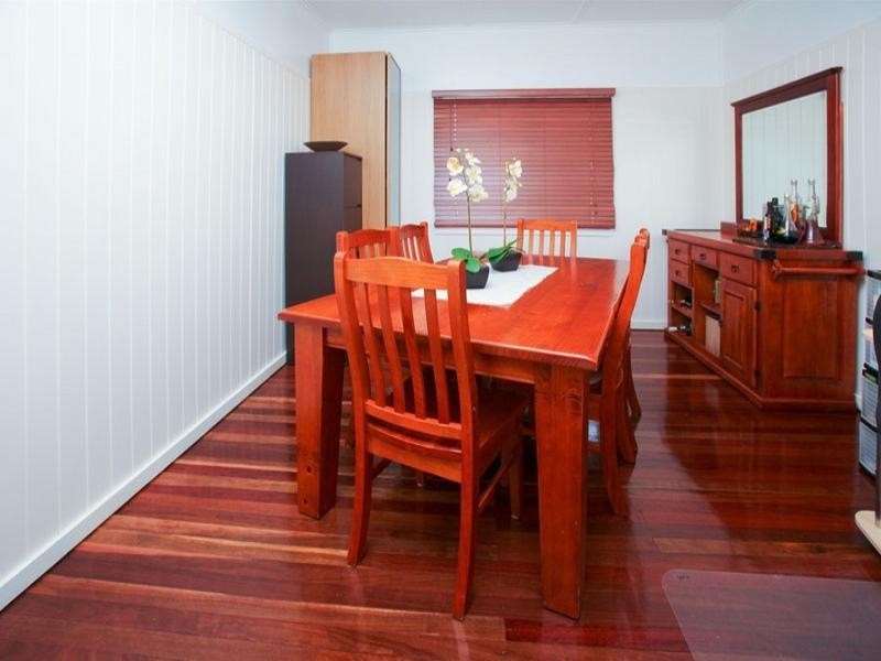 10 Mar Street, Holland Park QLD 4121