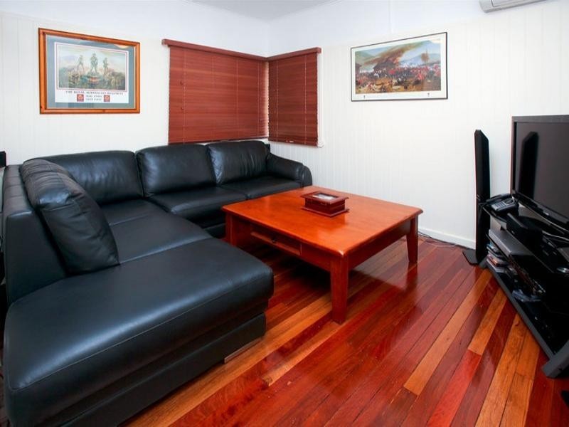 10 Mar Street, Holland Park QLD 4121