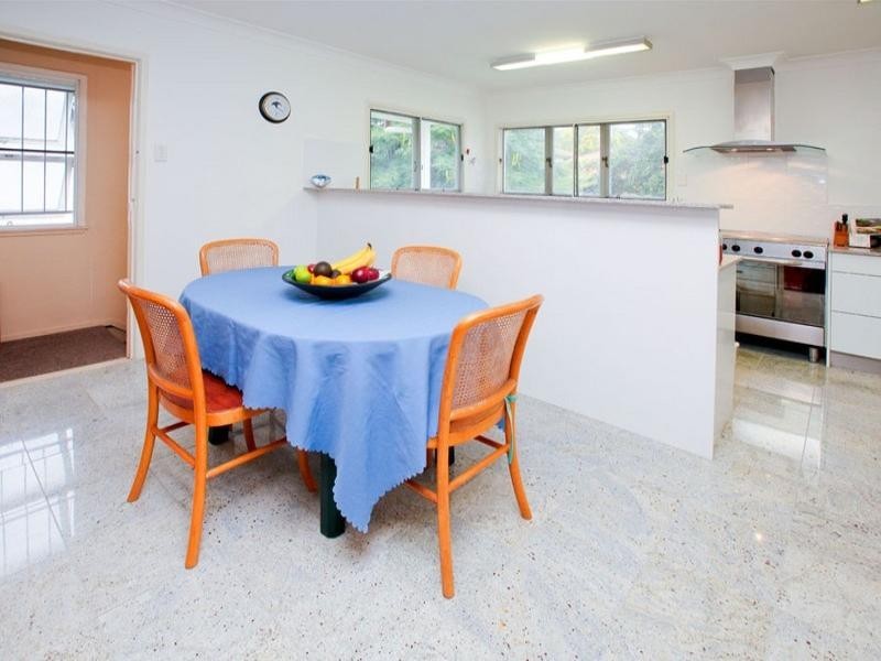 137 Victor Street, Holland Park QLD 4121