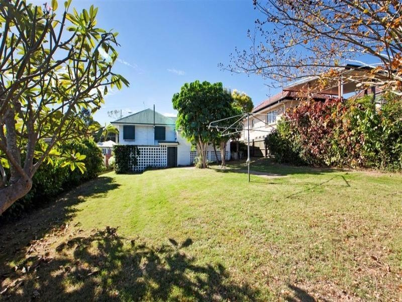 19 Greenmount Avenue, Holland Park QLD 4121