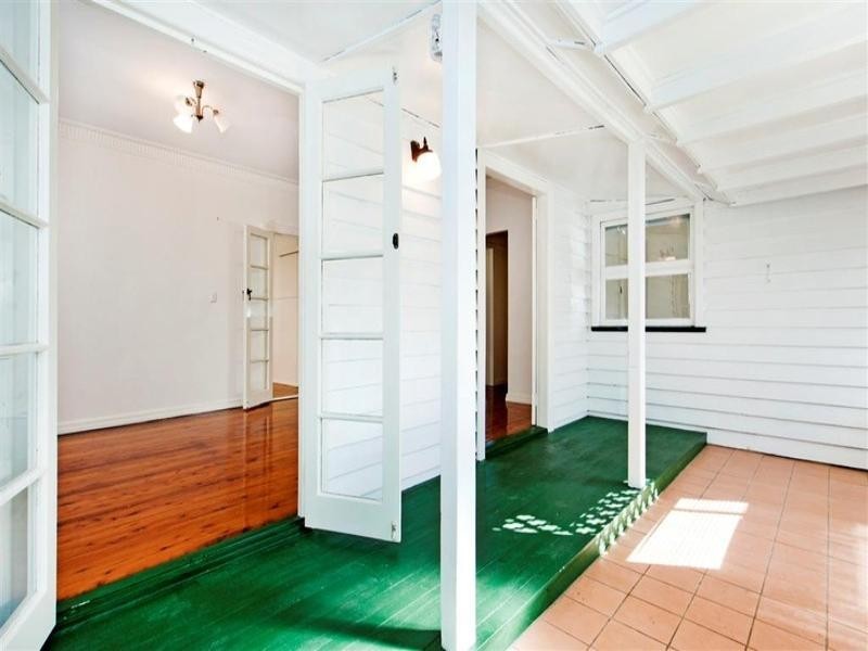 19 Greenmount Avenue, Holland Park QLD 4121