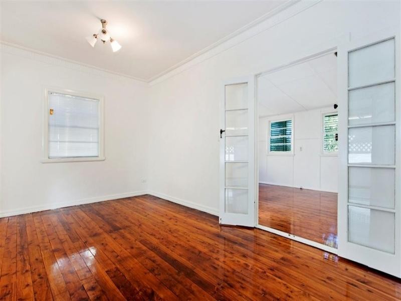 19 Greenmount Avenue, Holland Park QLD 4121