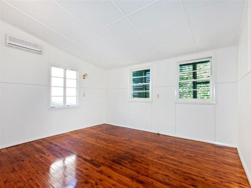 19 Greenmount Avenue, Holland Park QLD 4121