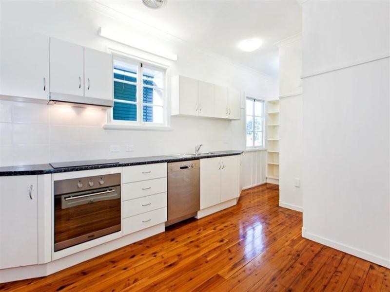 19 Greenmount Avenue, Holland Park QLD 4121