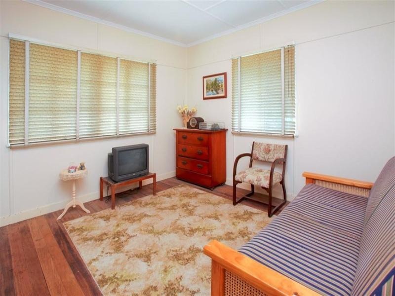 6 Sapphire Street, Holland Park QLD 4121