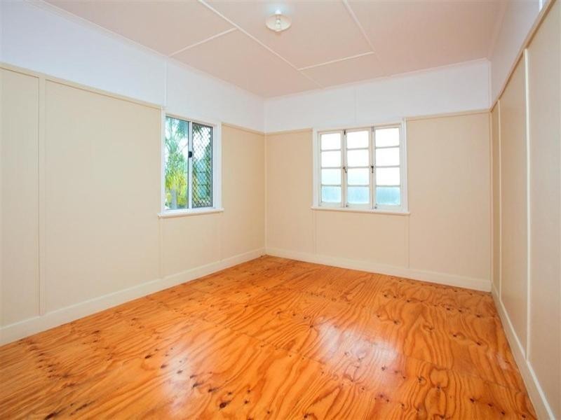 29 Fry Street, Holland Park QLD 4121