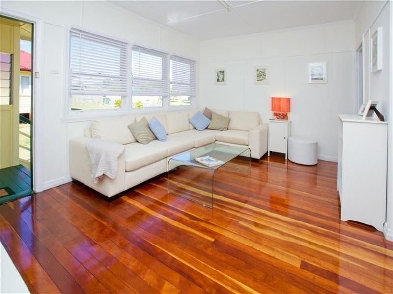 18 Cape Street, Holland Park QLD 4121