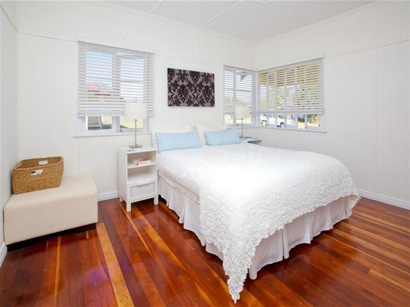 18 Cape Street, Holland Park QLD 4121