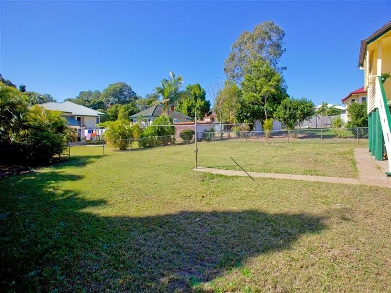18 Cape Street, Holland Park QLD 4121