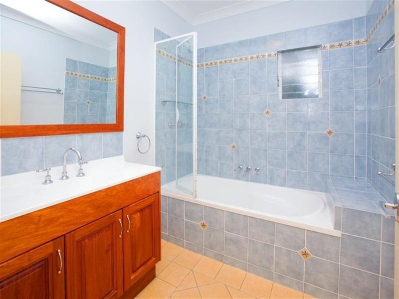 49 Binya Street, Holland Park QLD 4121