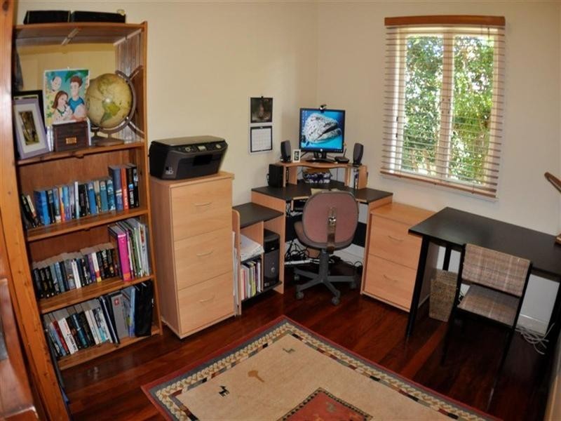 49 Binya Street, Holland Park QLD 4121