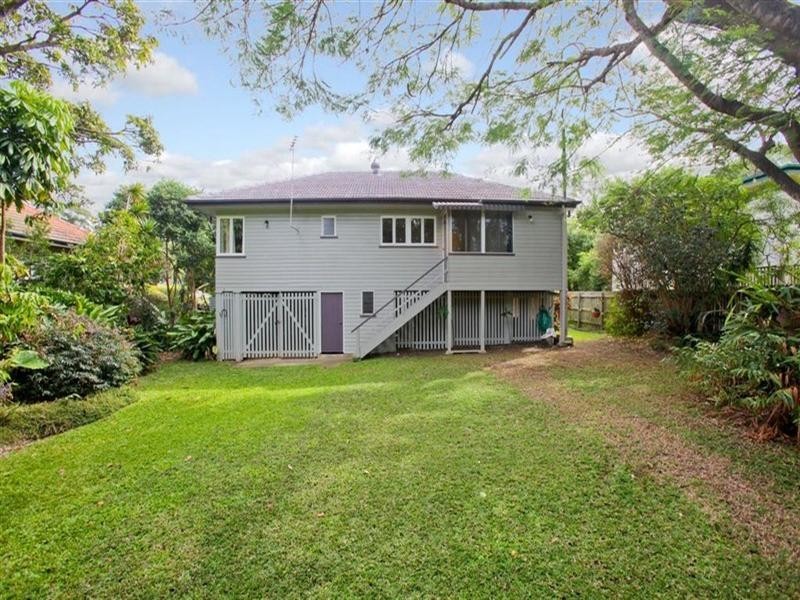 49 Binya Street, Holland Park QLD 4121