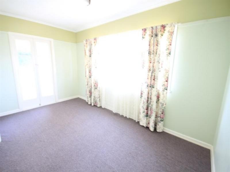 11 Sapphire Street, Holland Park QLD 4121