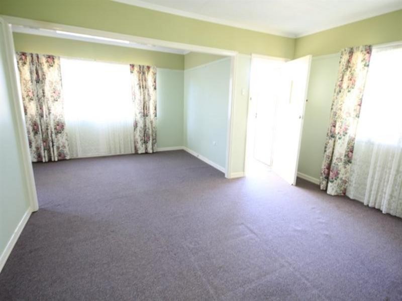 11 Sapphire Street, Holland Park QLD 4121