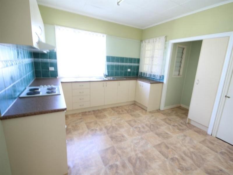 11 Sapphire Street, Holland Park QLD 4121