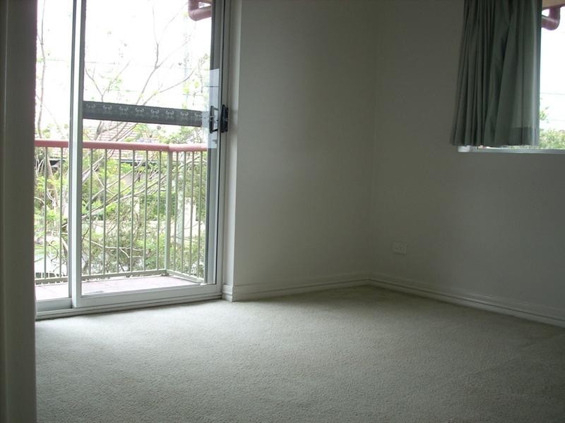 6/282 Cavendish Road, Coorparoo QLD 4151