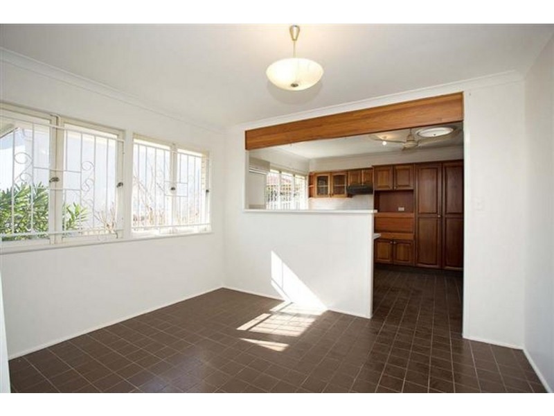 4 Cluden Street, Holland Park West QLD 4121