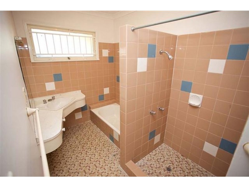 4 Cluden Street, Holland Park West QLD 4121