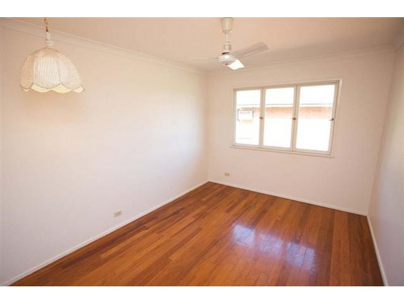 4 Cluden Street, Holland Park West QLD 4121