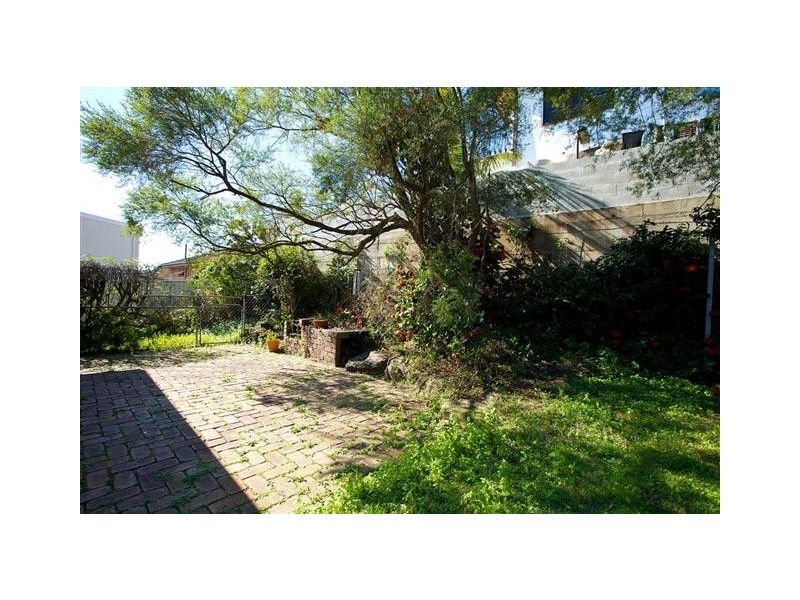 4 Cluden Street, Holland Park West QLD 4121