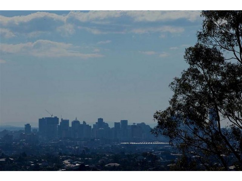 4 Cluden Street, Holland Park West QLD 4121