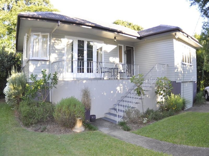 49 Binya Street, Holland Park QLD 4121