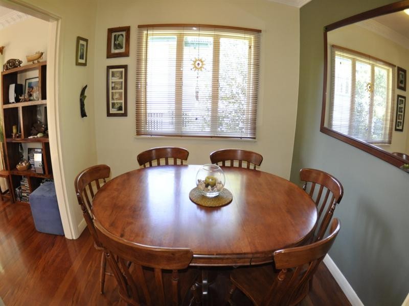 49 Binya Street, Holland Park QLD 4121