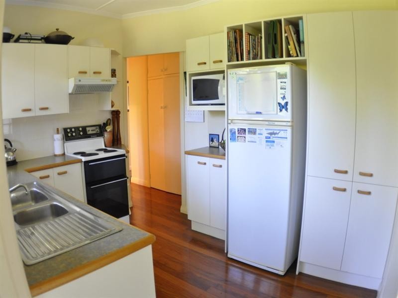 49 Binya Street, Holland Park QLD 4121