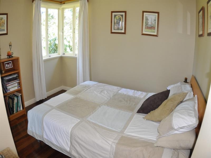 49 Binya Street, Holland Park QLD 4121