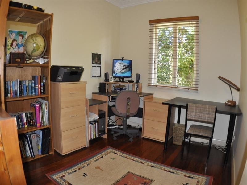 49 Binya Street, Holland Park QLD 4121