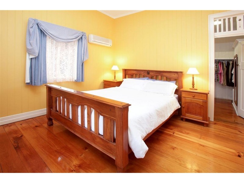 53 Arnold Street, Holland Park QLD 4121