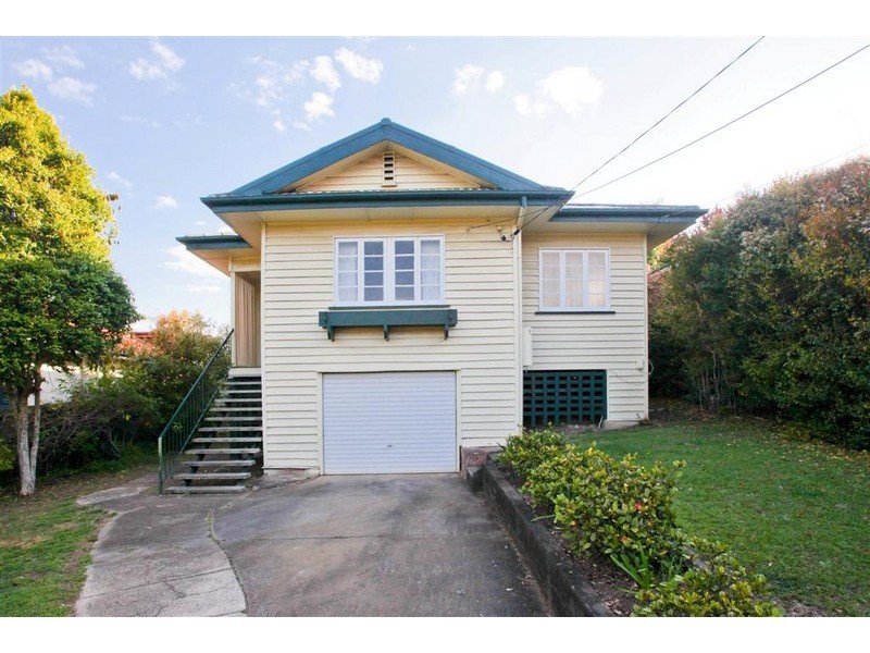 11 Justin Street, Holland Park West QLD 4121