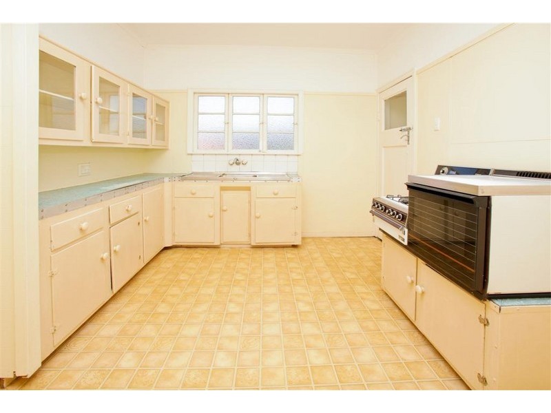 11 Justin Street, Holland Park West QLD 4121