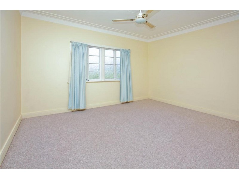 11 Justin Street, Holland Park West QLD 4121