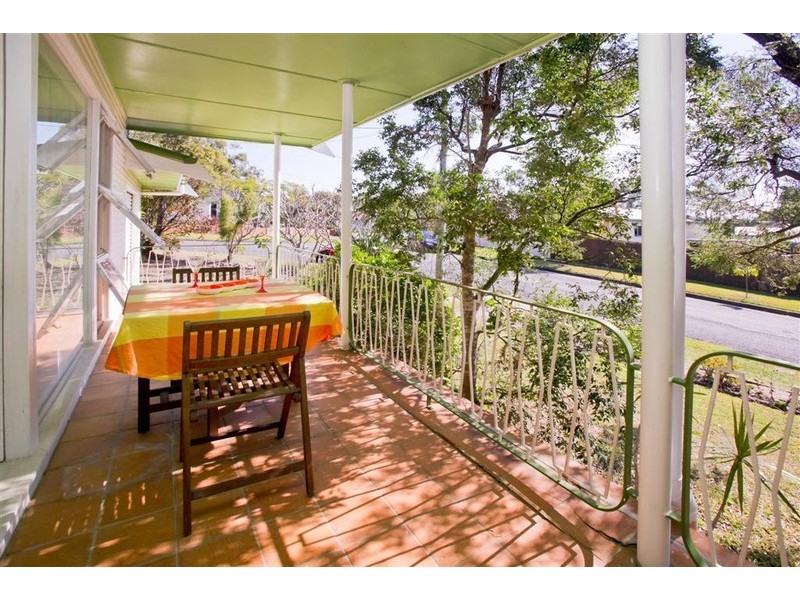 11 Scholfield Street, Holland Park West QLD 4121