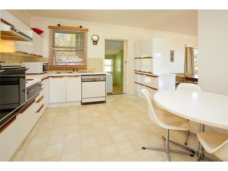 11 Scholfield Street, Holland Park West QLD 4121