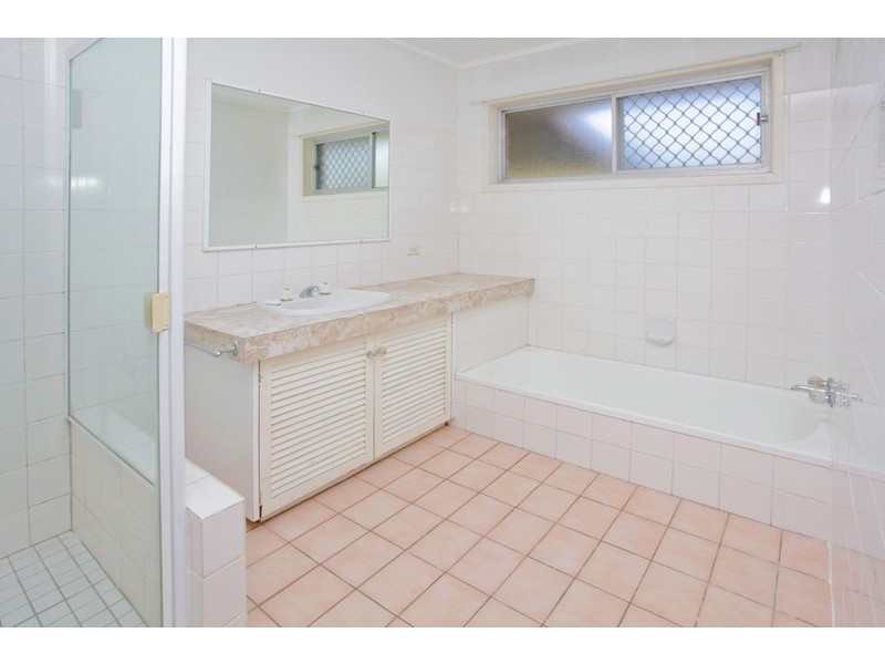 42 Auckland Street, Wishart QLD 4122