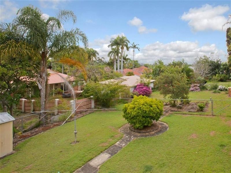 358 Nursery Road, Holland Park QLD 4121