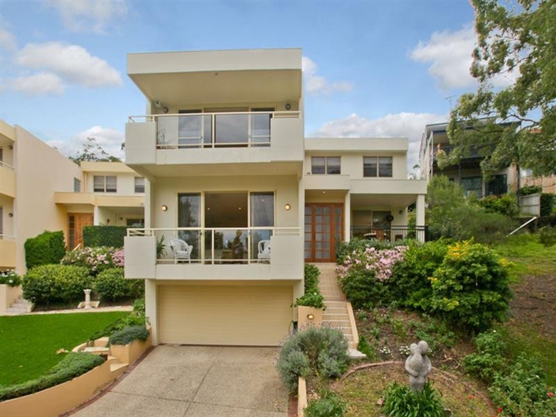 27B Tipuana Place, Bardon QLD 4065