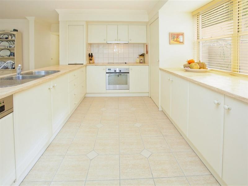 27B Tipuana Place, Bardon QLD 4065