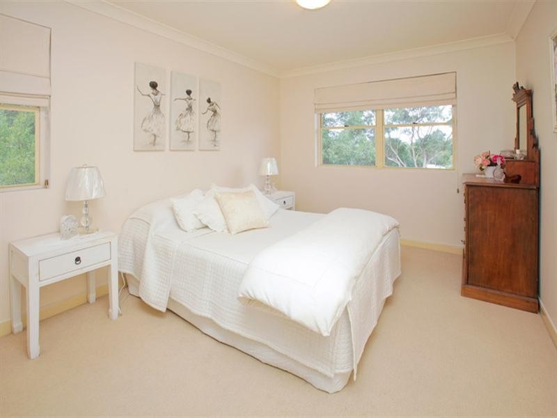 27B Tipuana Place, Bardon QLD 4065