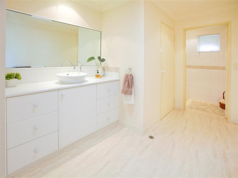 27B Tipuana Place, Bardon QLD 4065