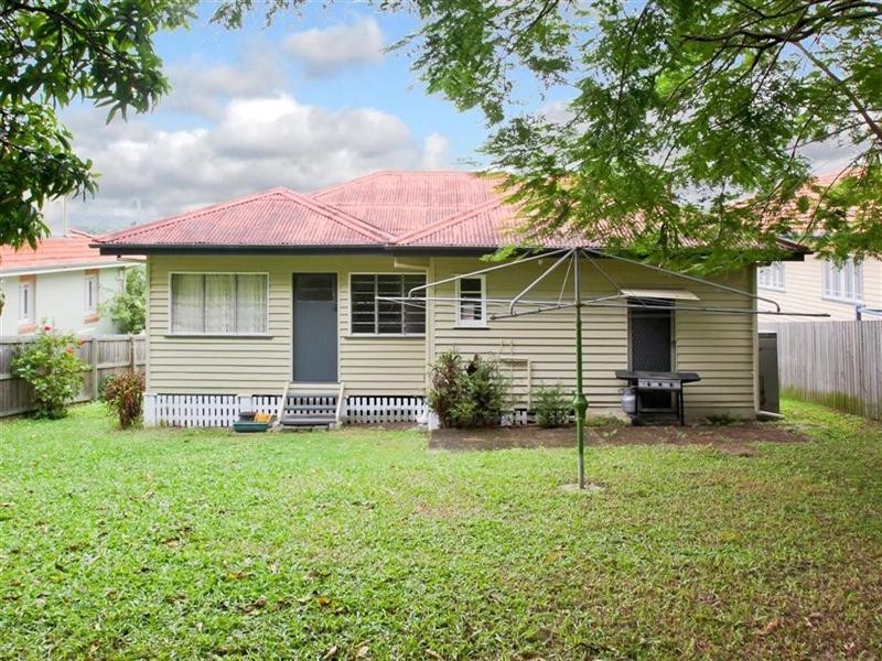 36 Emma Street, Holland Park QLD 4121