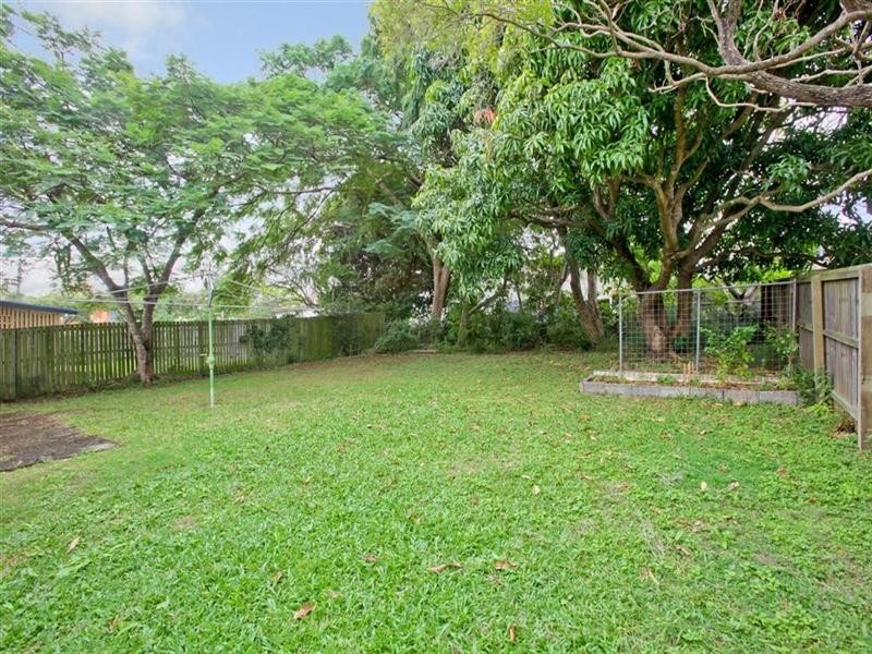 36 Emma Street, Holland Park QLD 4121