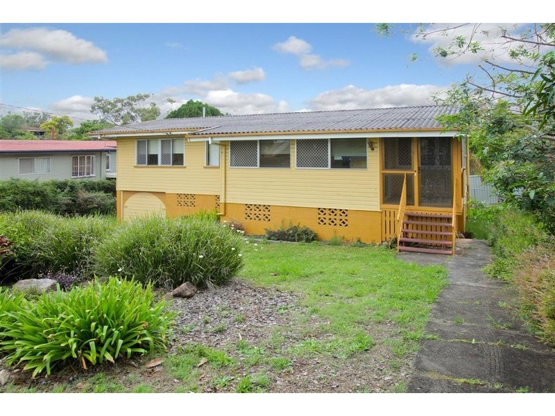 3 Bonneville Street, Holland Park West QLD 4121