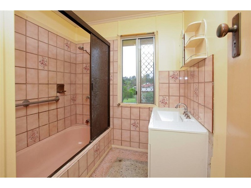 3 Bonneville Street, Holland Park West QLD 4121