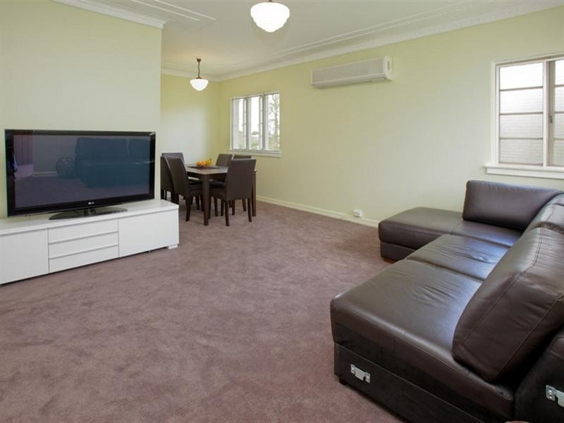 1 Avesnes Street, Holland Park QLD 4121