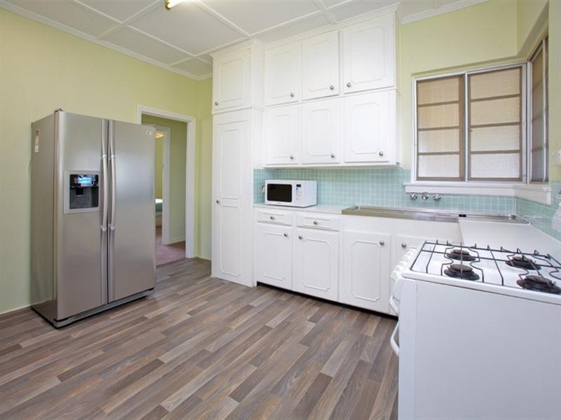 1 Avesnes Street, Holland Park QLD 4121